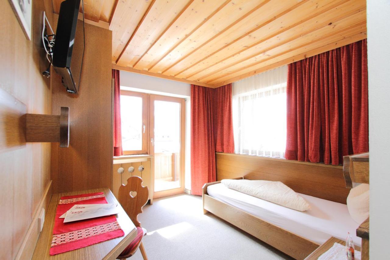 Pension Mittagskogel Sankt Leonhard im Pitztal Luaran gambar