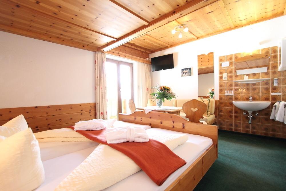 Pension Mittagskogel Sankt Leonhard im Pitztal Bilik gambar